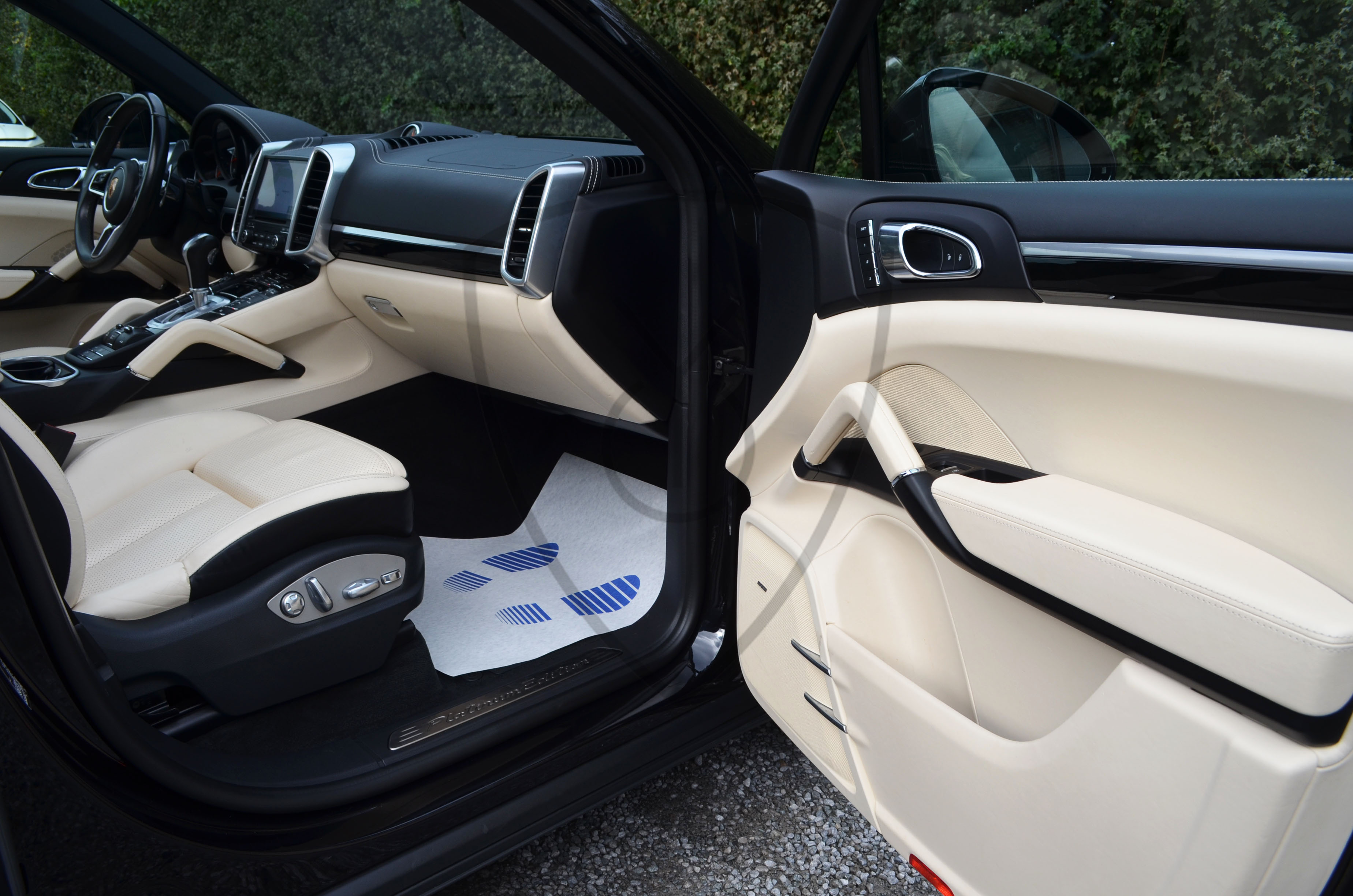 PORSCHE CAYENNE — image 19